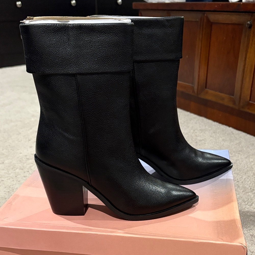 Black Women's Boots size 6